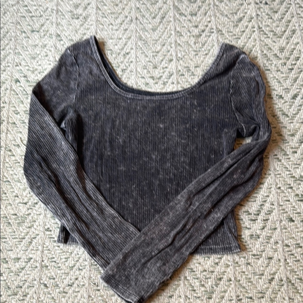 Wild Fable faded Black long sleeve crop top Women’s size M